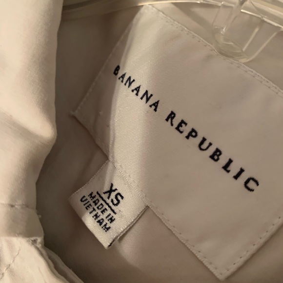 Classic tan raincoat from Banana Republic - Picture 2 of 2